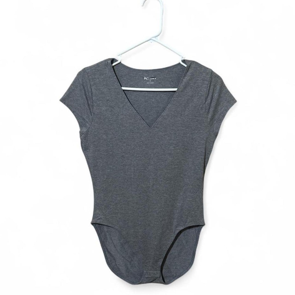 Old Navy Fitted Short-Sleeve V-Neck Bodysuit in light heather grey - M